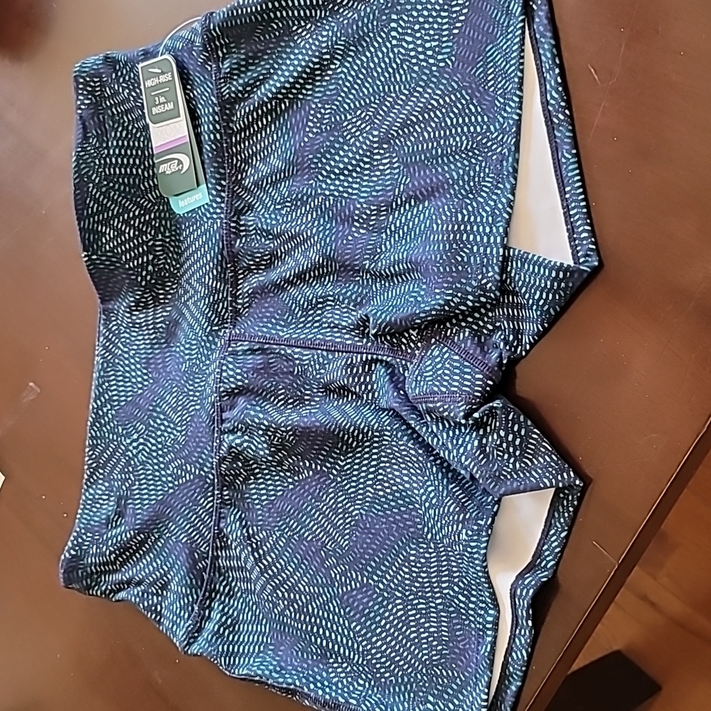 Woman's athletic shorts - Picture 4 of 4